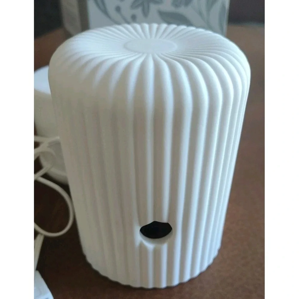 Scentsy Solo Fragrance Cartridge Diffuser Used 40 HRS 2 Cartridges New Open Box